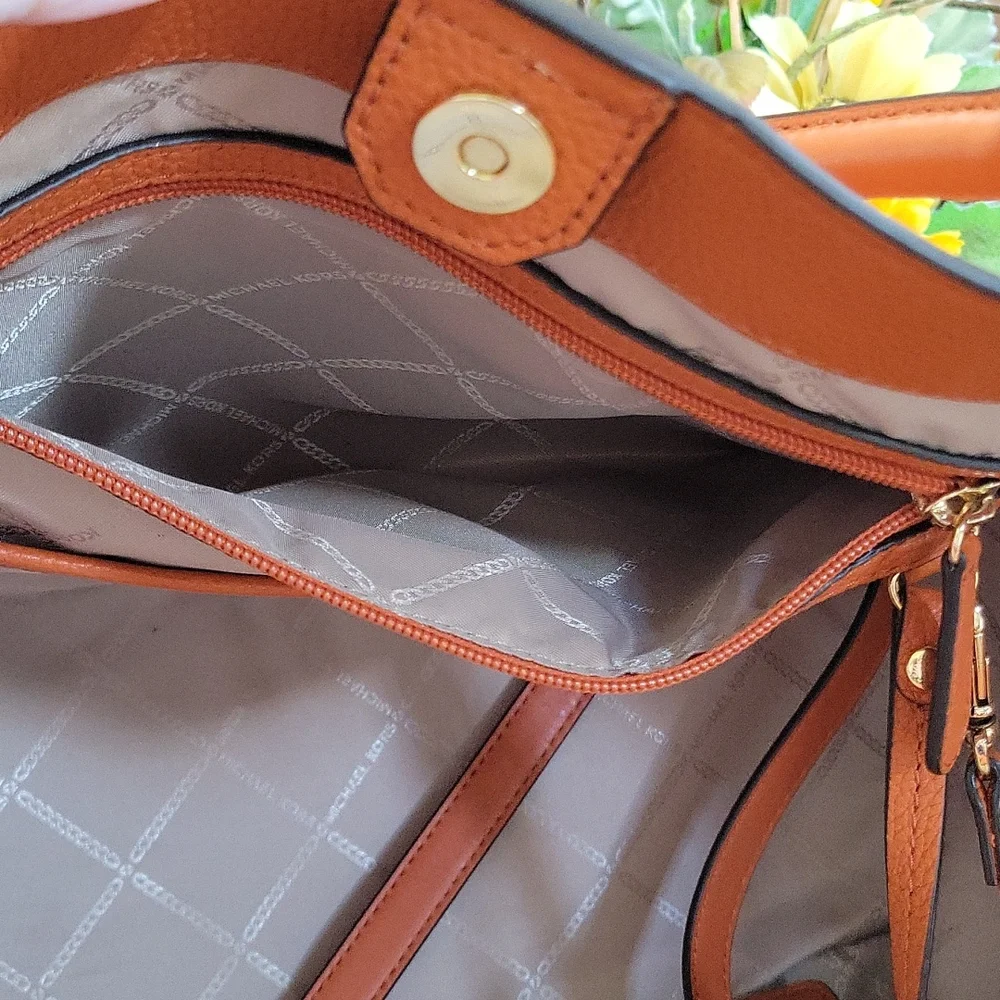 MK π PURSE - Picture 11 of 16